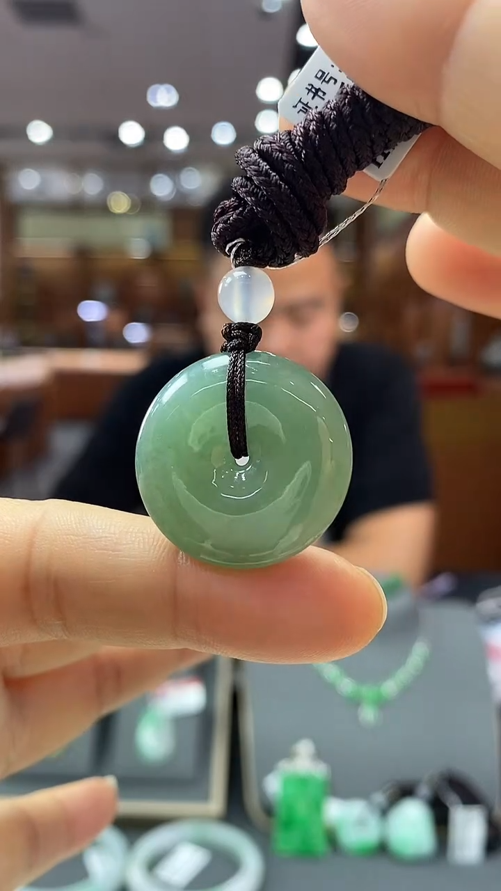 颈饰未镶嵌翡翠平安扣