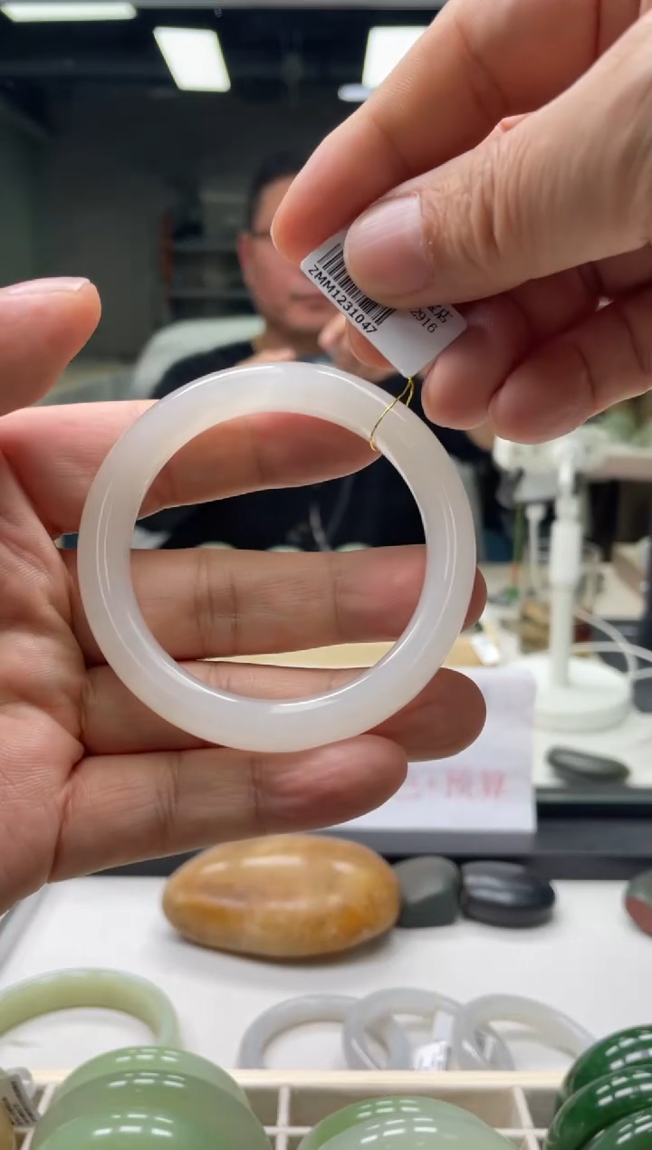 【闪购商品】和田玉手镯未镶嵌编码0147 圈口53-54