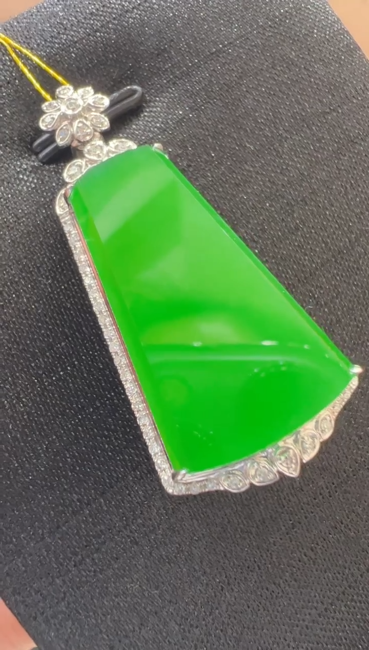 【闪购商品】翡翠吊坠(不含链)18K金镶嵌            
