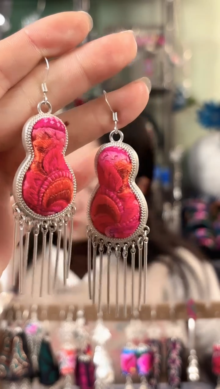 彩云南阁非遗老绣饰品132*