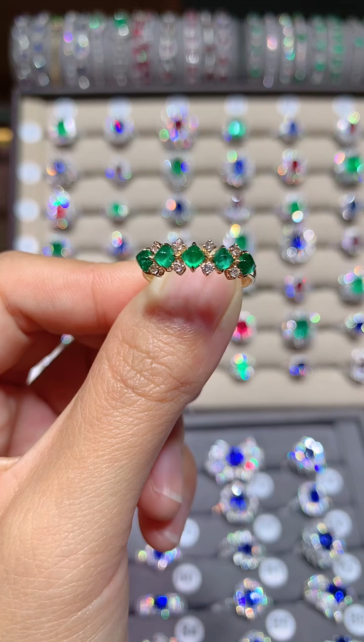 【闪购商品】祖母绿戒指18K金镶嵌0.7CT