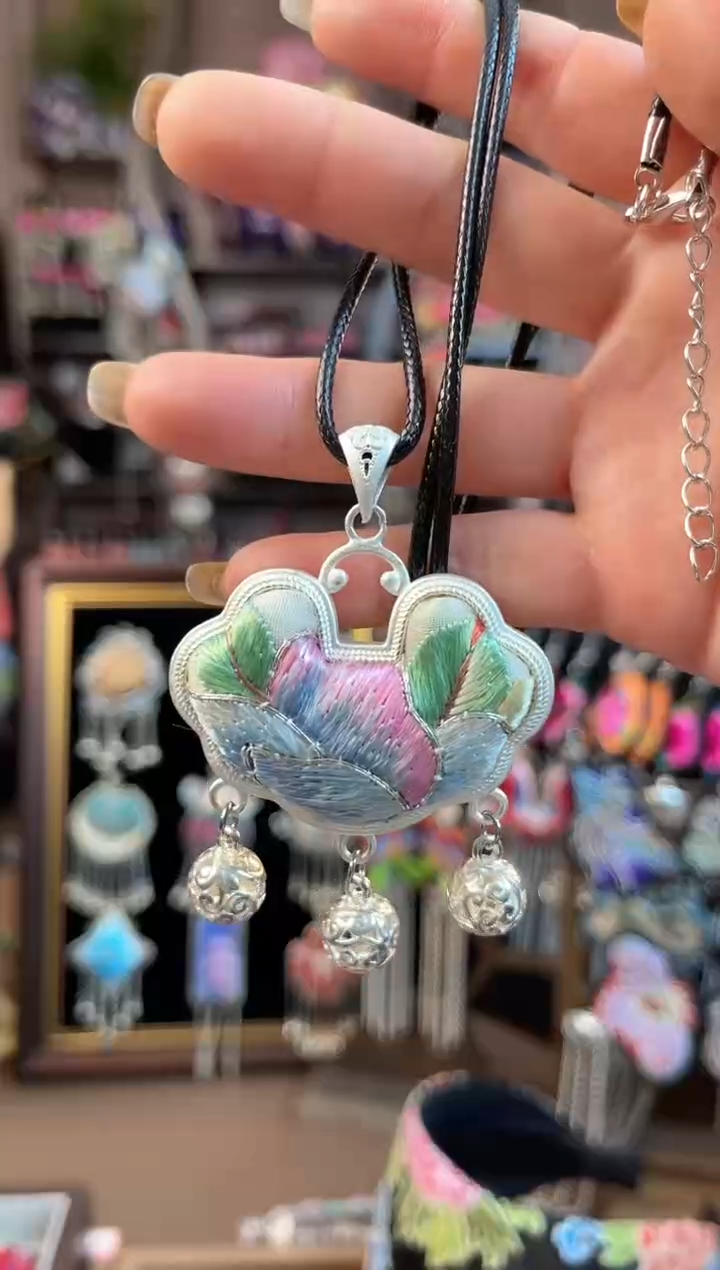 织绣民族风手工非遗老绣饰品510