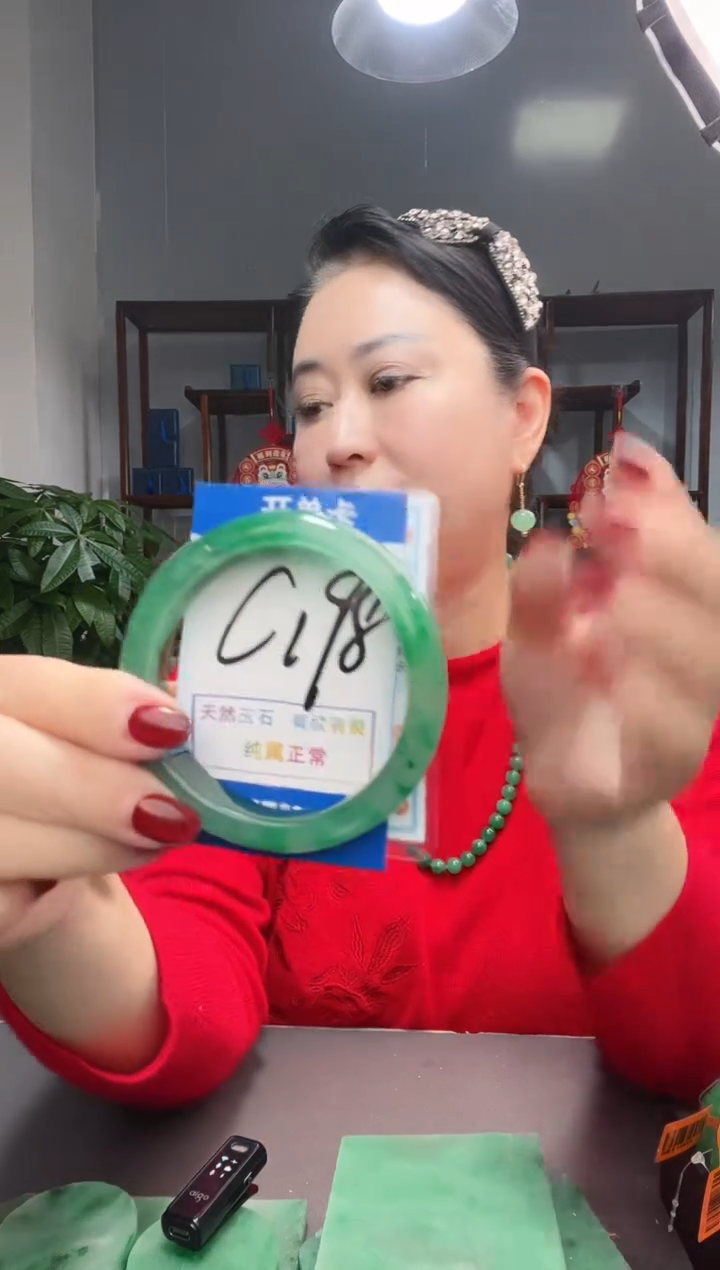 【闪购商品】石英质玉手镯未镶嵌1