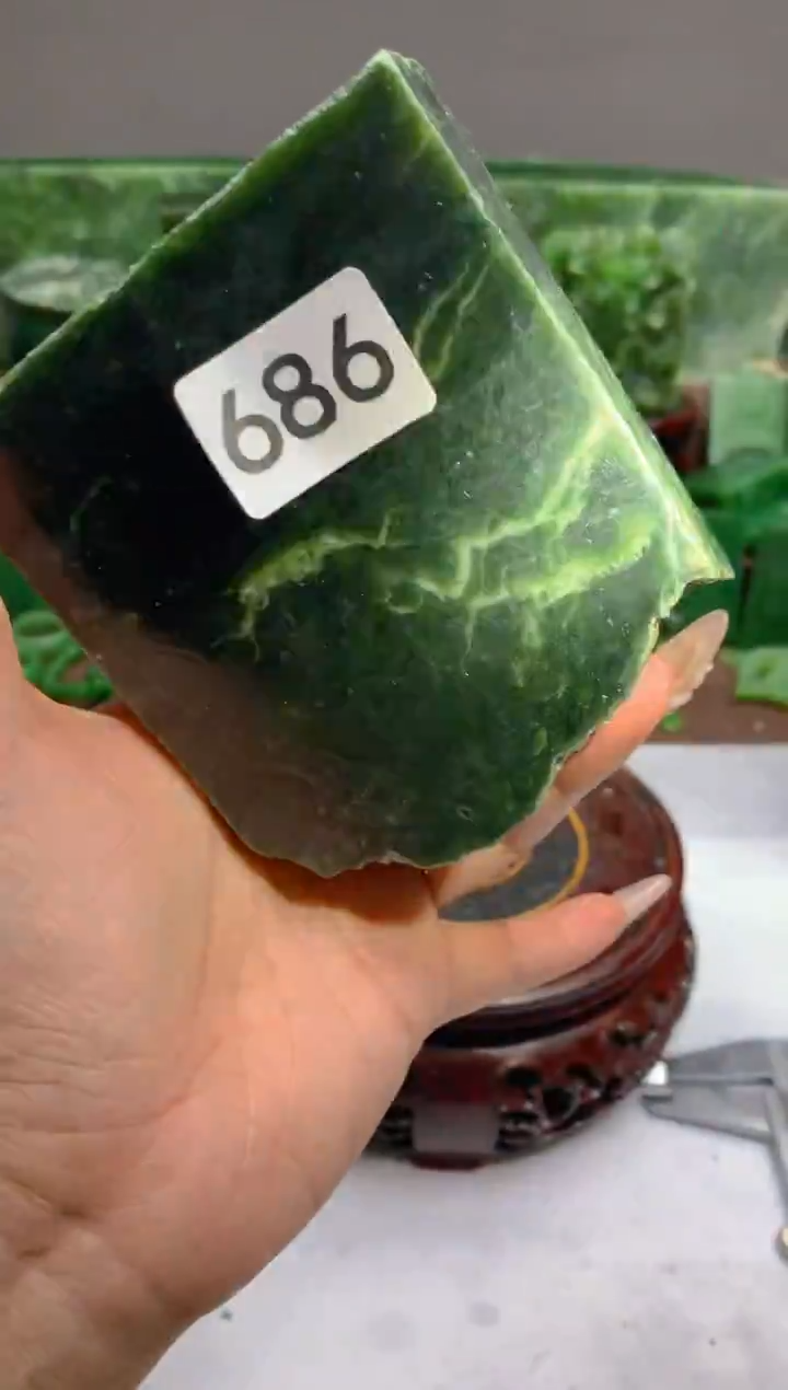 和田玉（碧玉）未镶嵌珠宝半成品1