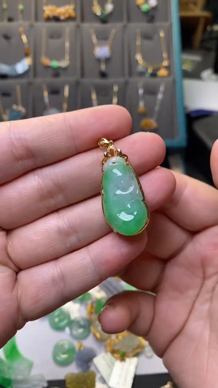 颈饰18K金镶嵌翡翠净货37168