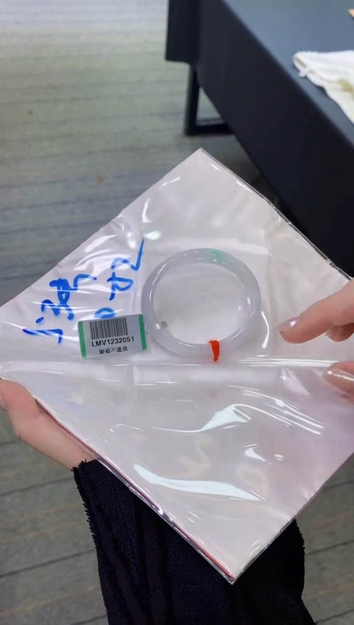 【闪购商品】翡翠手镯未镶嵌             