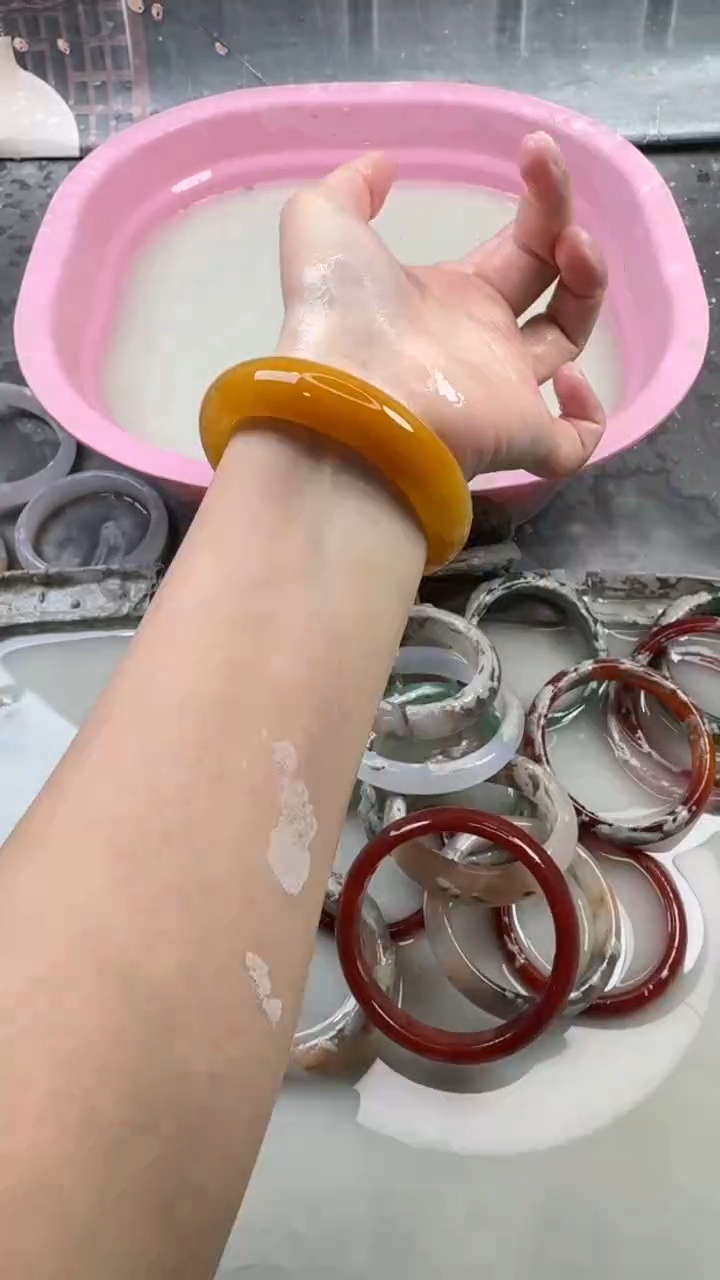 【闪购商品】石英质玉手镯未镶嵌184