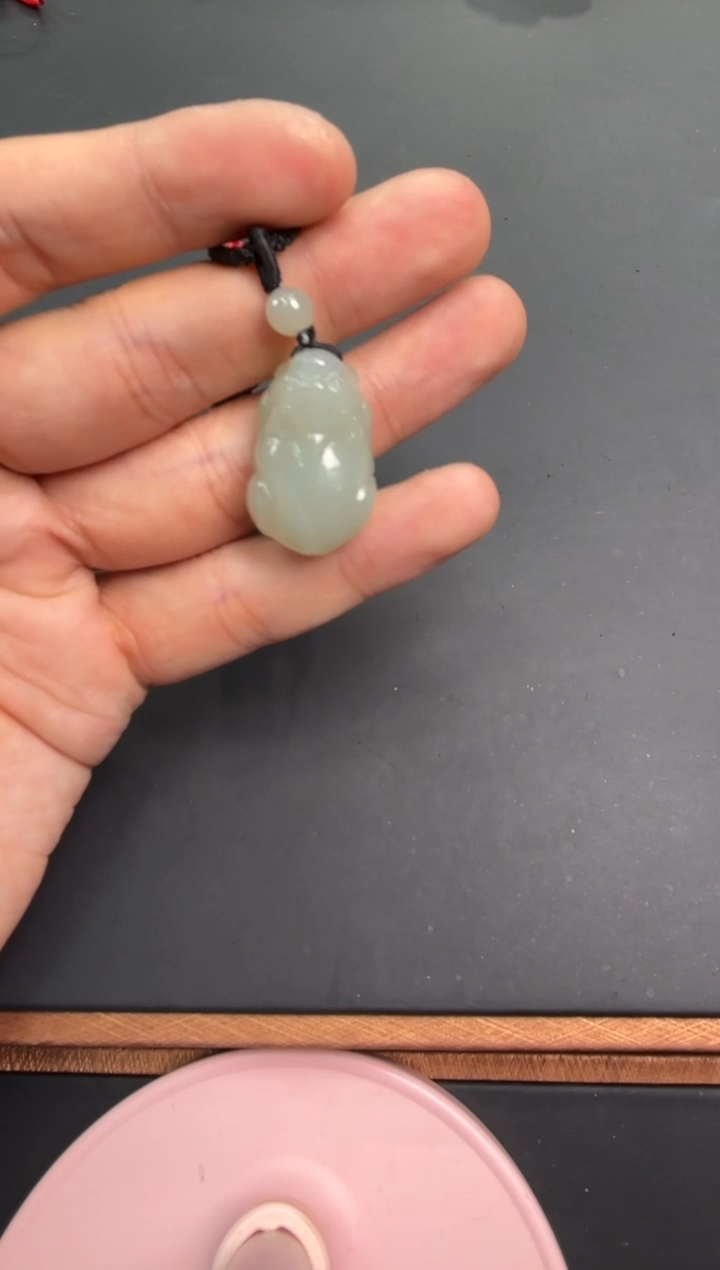 【闪购商品】和田玉吊坠(赠链)未镶嵌且末微色差近矿吊坠