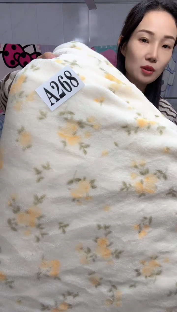 牛奶绒268瑕疵被罩加对随机枕套