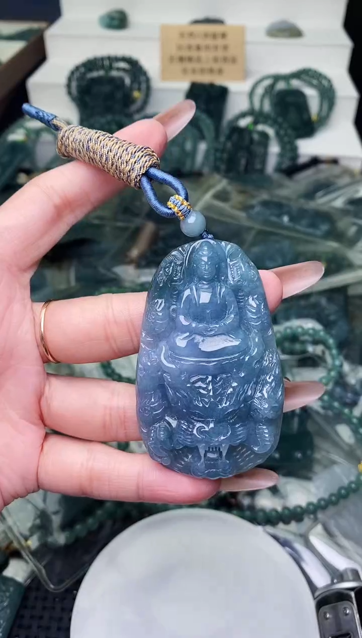 颈饰未镶嵌翡翠 