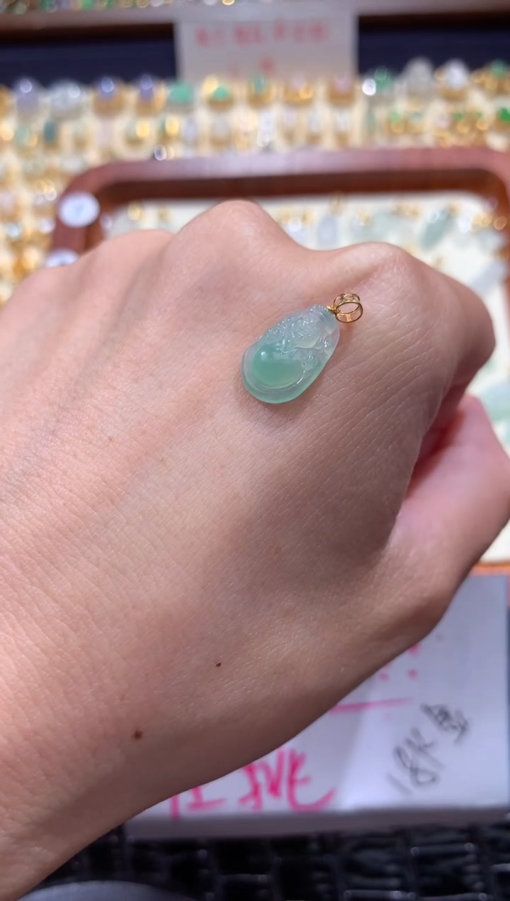 颈饰18K金镶嵌翡翠翡翠