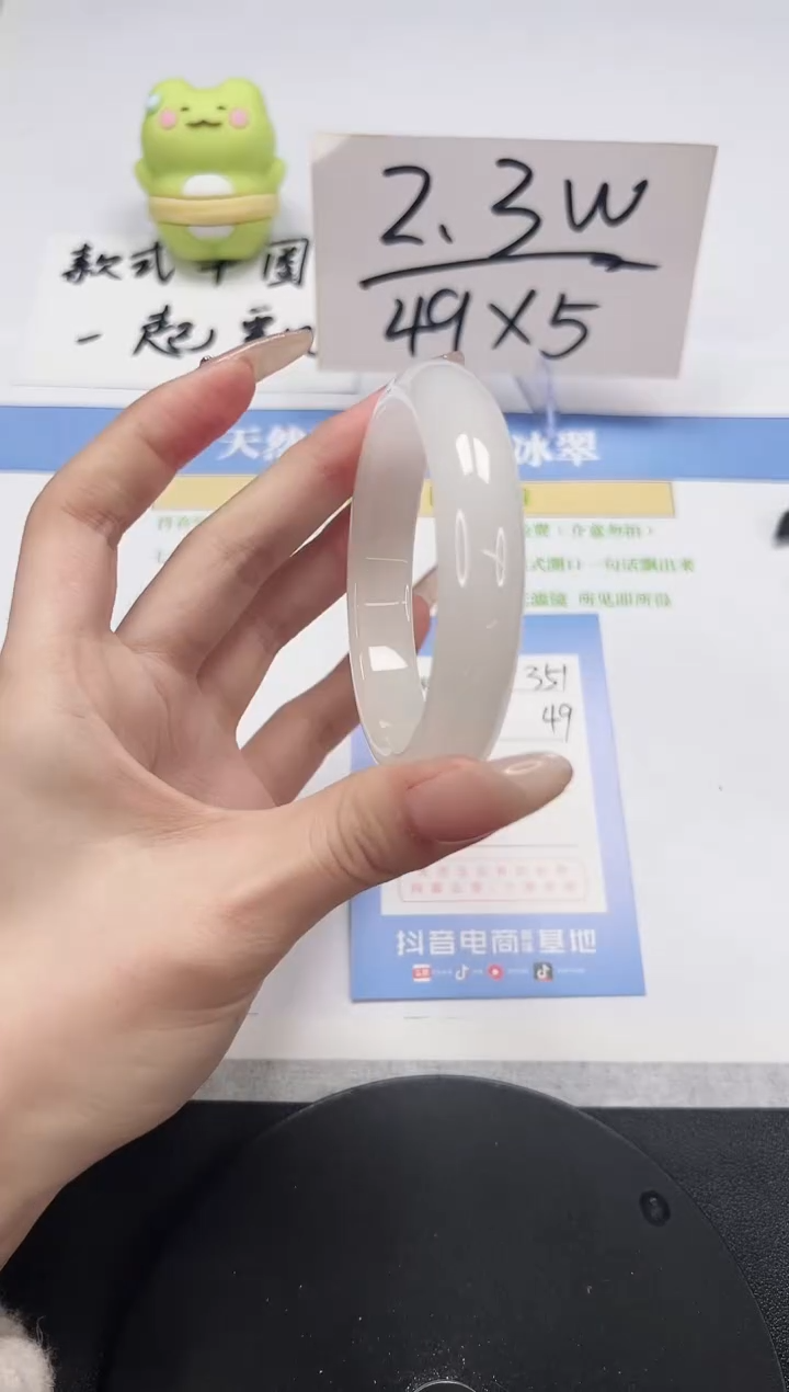 【闪购商品】石英质玉手镯未镶嵌A351-55.6