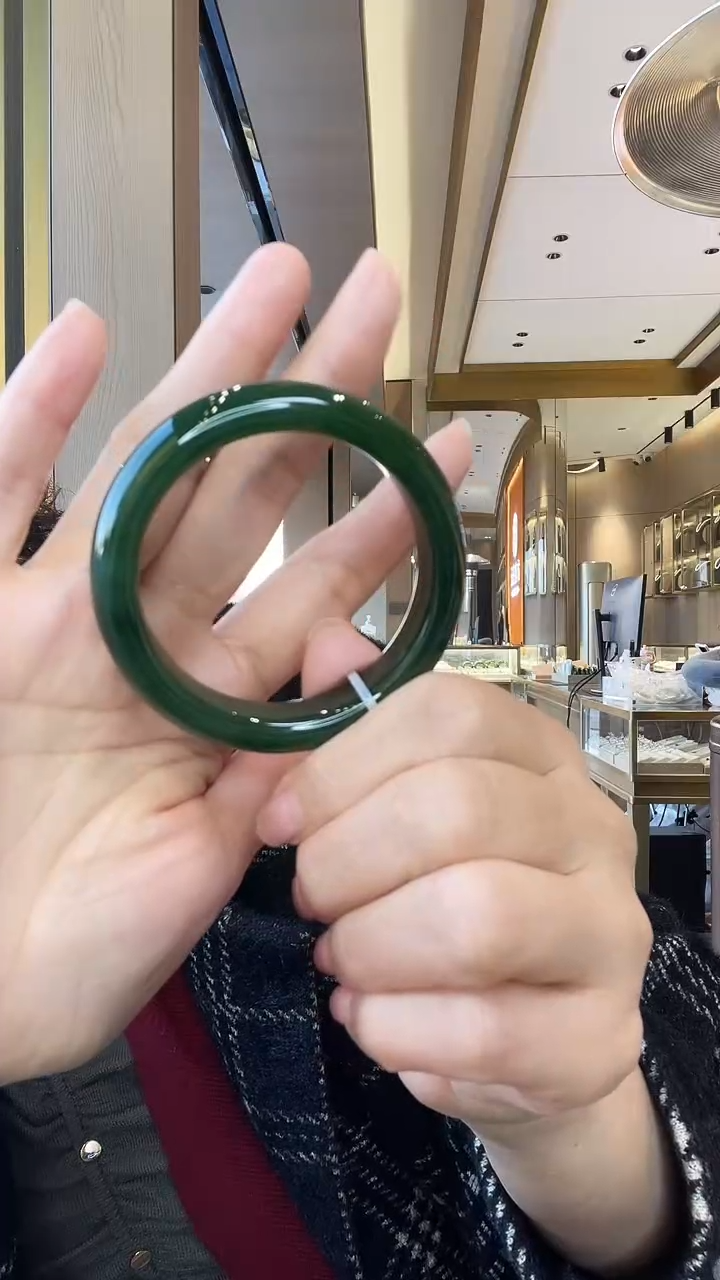 【闪购商品】和田玉手镯未镶嵌绿平镯53