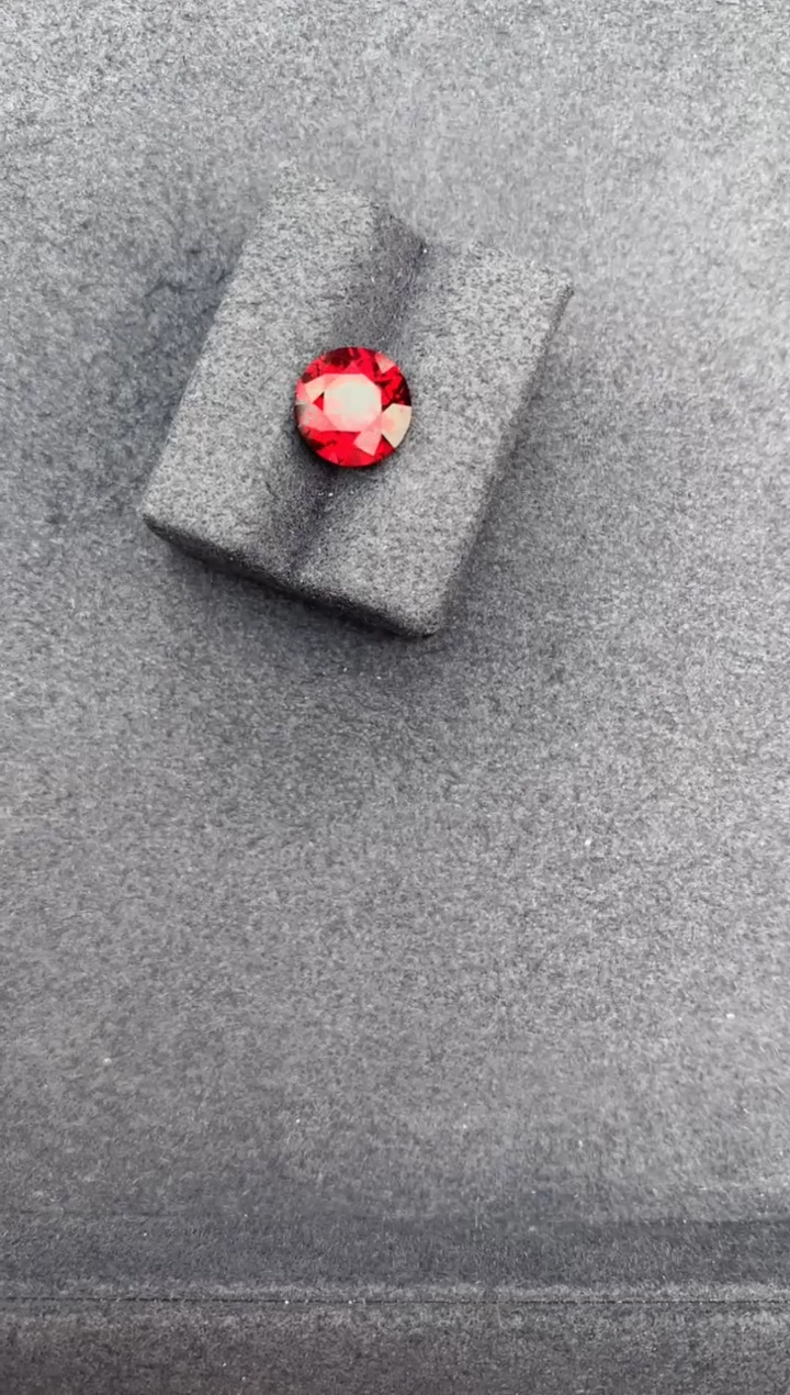 【闪购商品】石榴石裸石未镶嵌2.6ct镁铝榴石