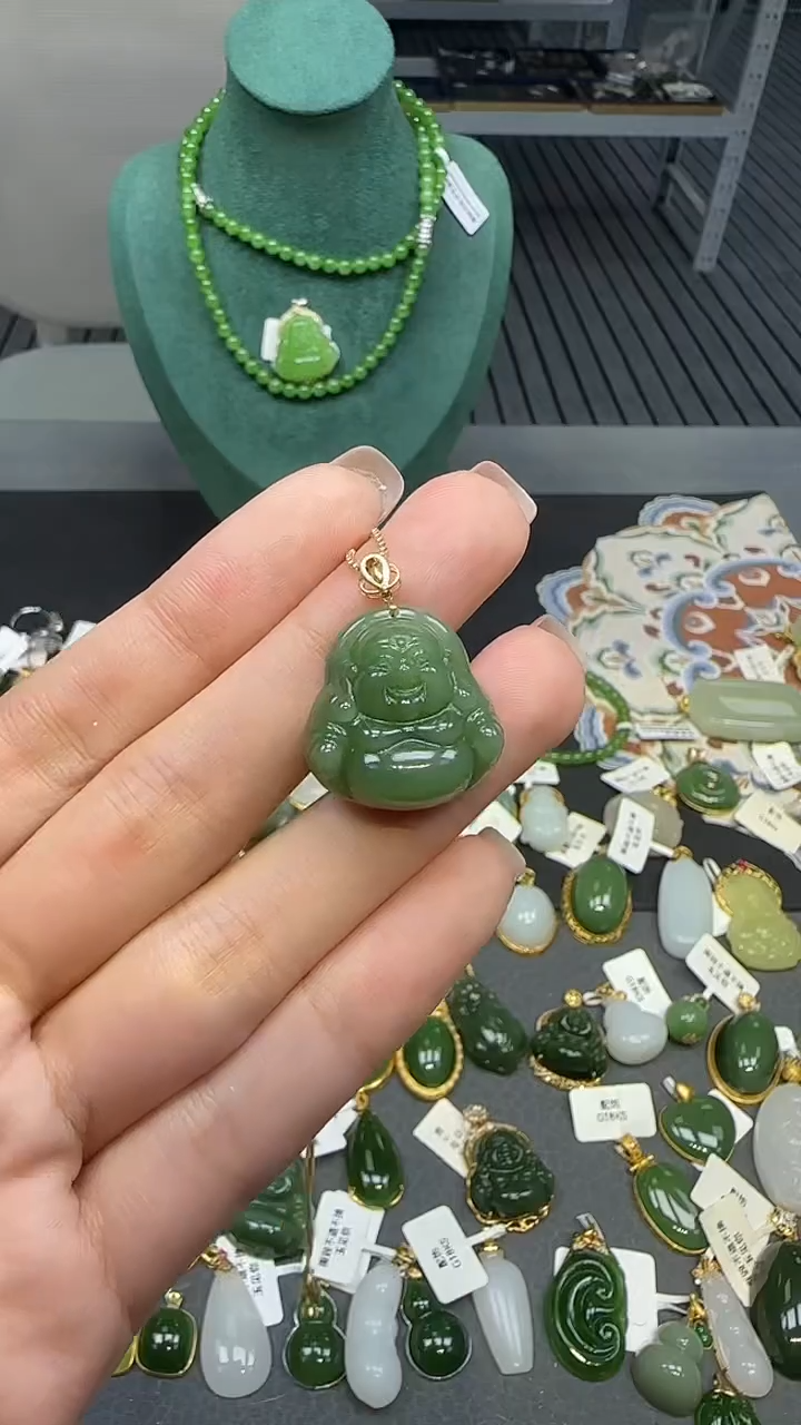 18K金镶嵌和田玉挂件 不含链