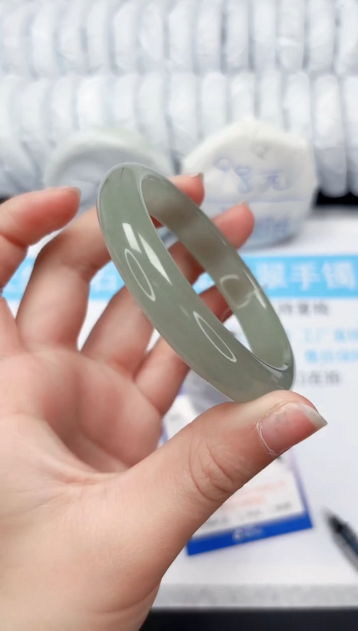 【闪购商品】石英质玉手镯未镶嵌68-57.8