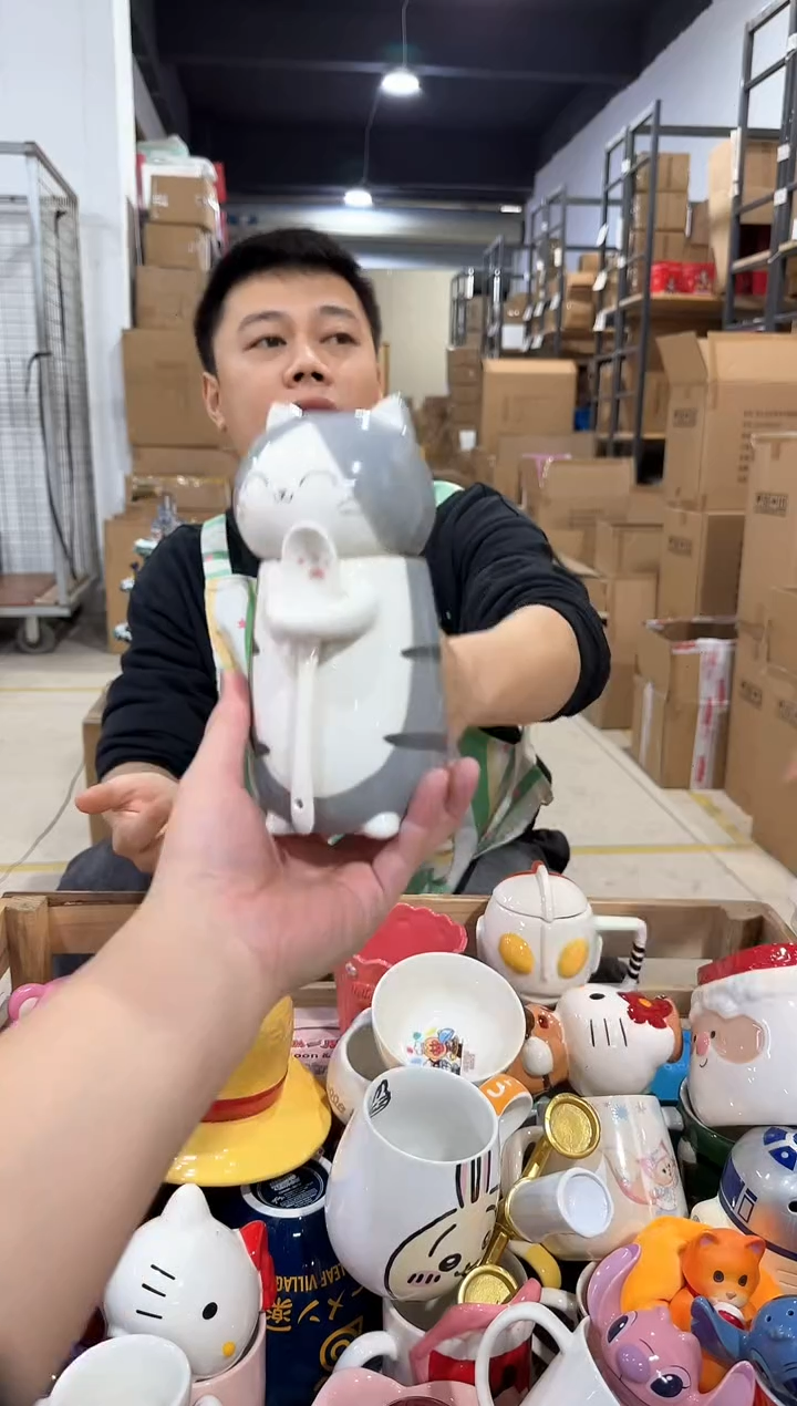 瓷片原盒灰色猫猫抱勺杯