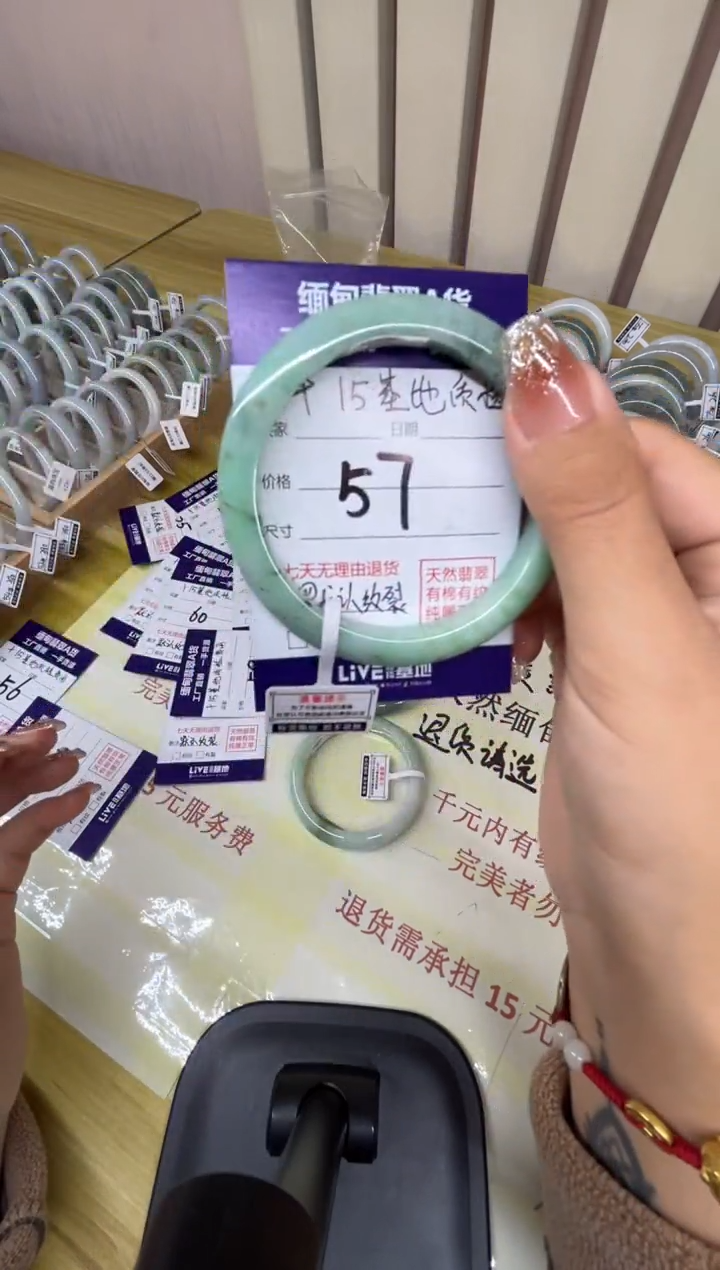 未镶嵌手镯翡翠天然缅甸翡翠手镯