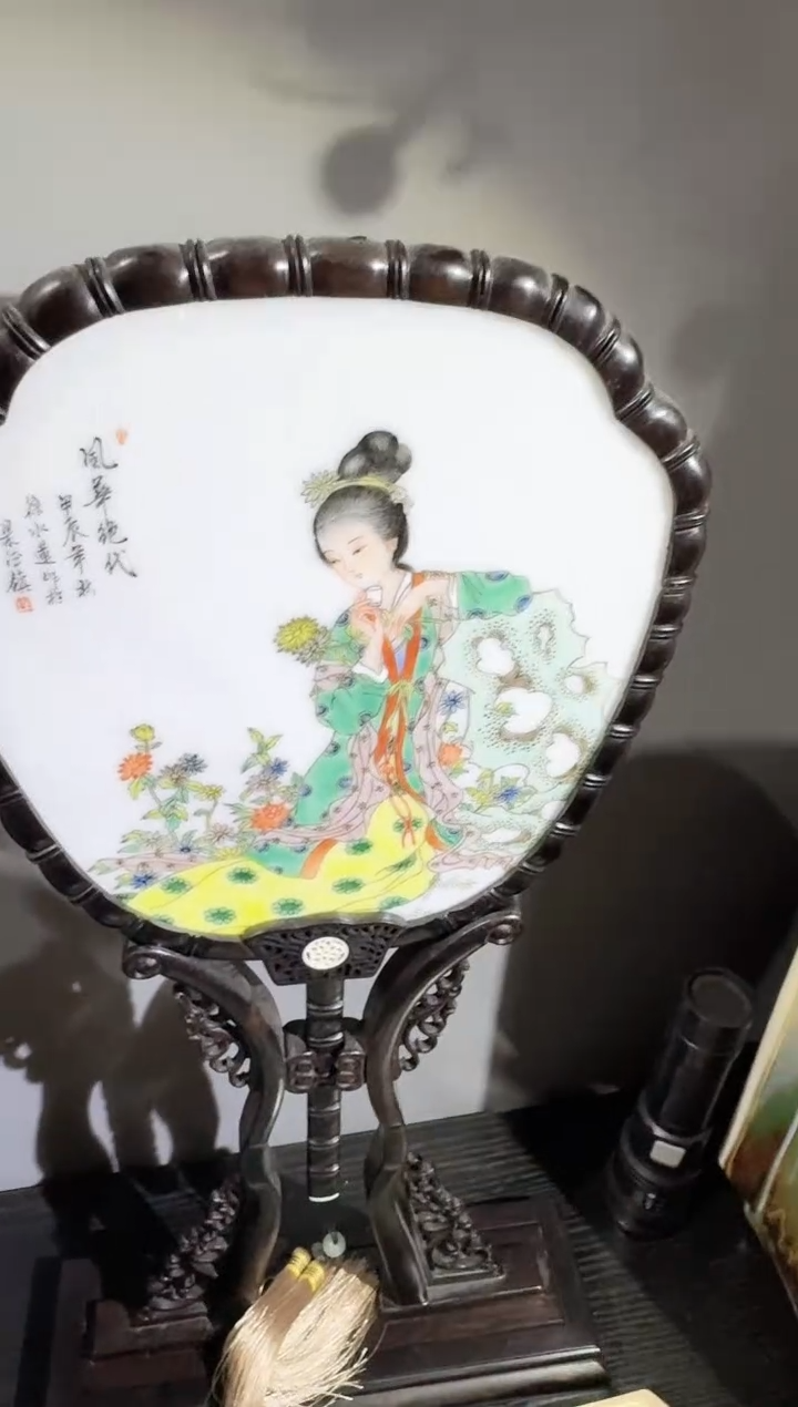 031函夏非遗徐水莲xsl古彩人物陶瓷扇形