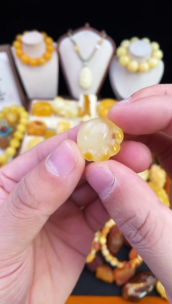 琥珀未镶嵌珠宝奇石柒月