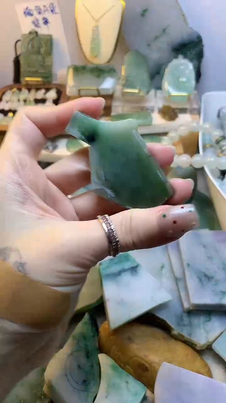 未镶嵌挂件翡翠缅甸A货翡翠,没有运费险,有纹有裂