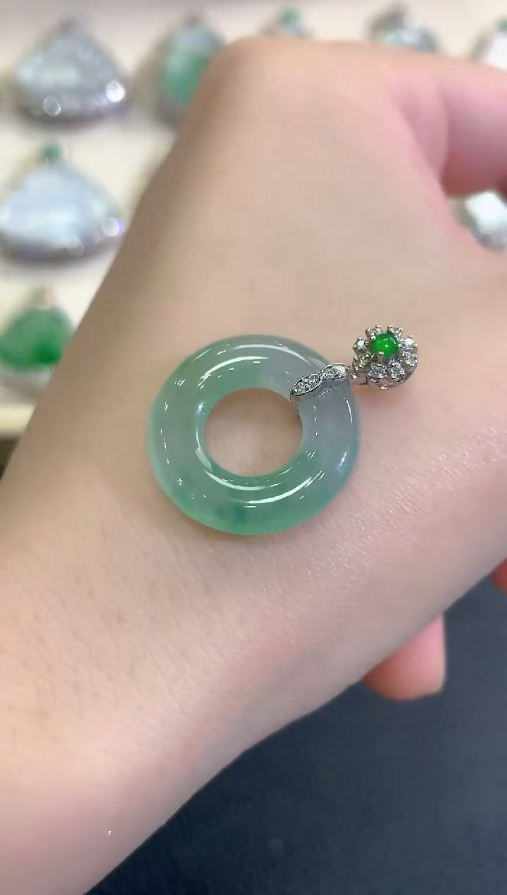 吊坠(不含链)18K金镶嵌翡翠秋日珠宝Q32