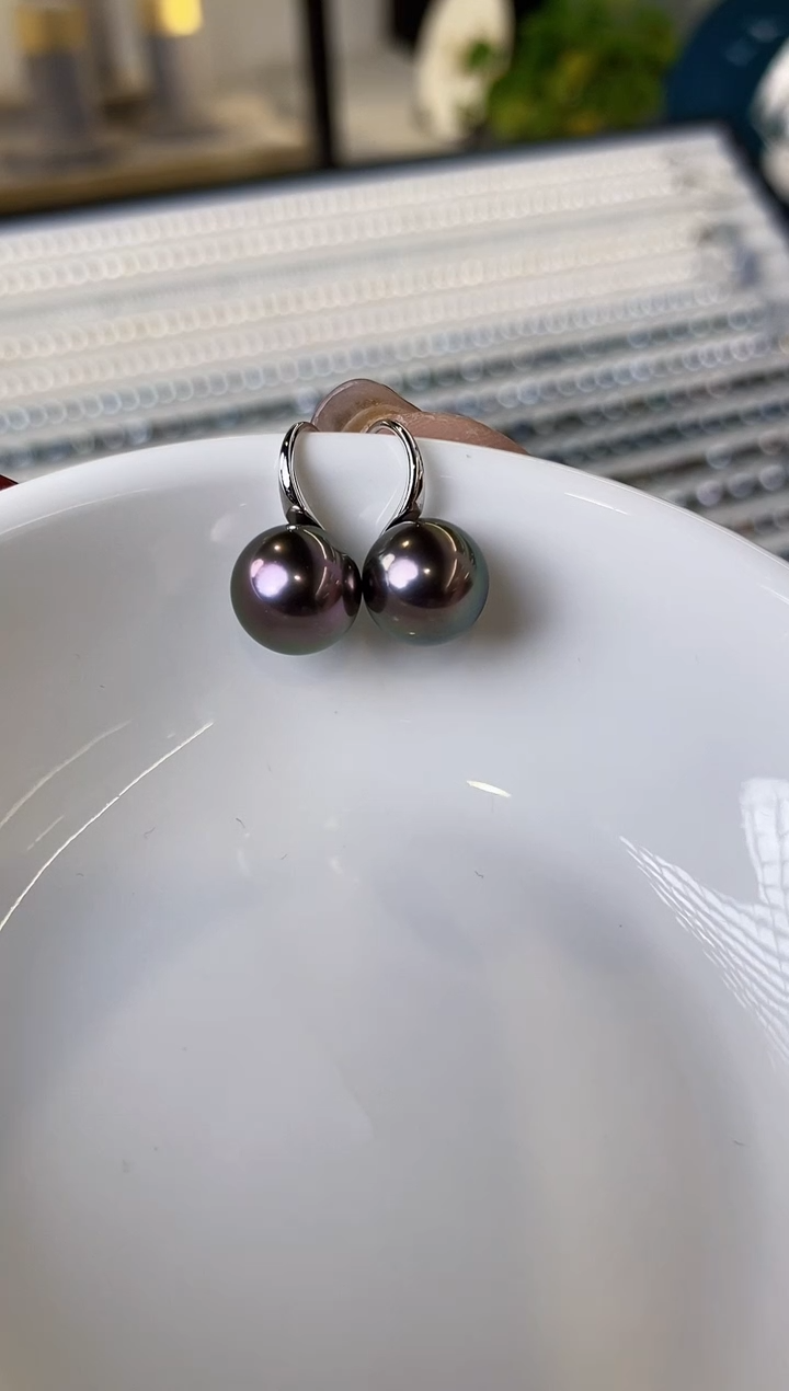 【闪购商品】海水珍珠耳饰18K金镶嵌9-10大溪地黑珍珠耳饰
