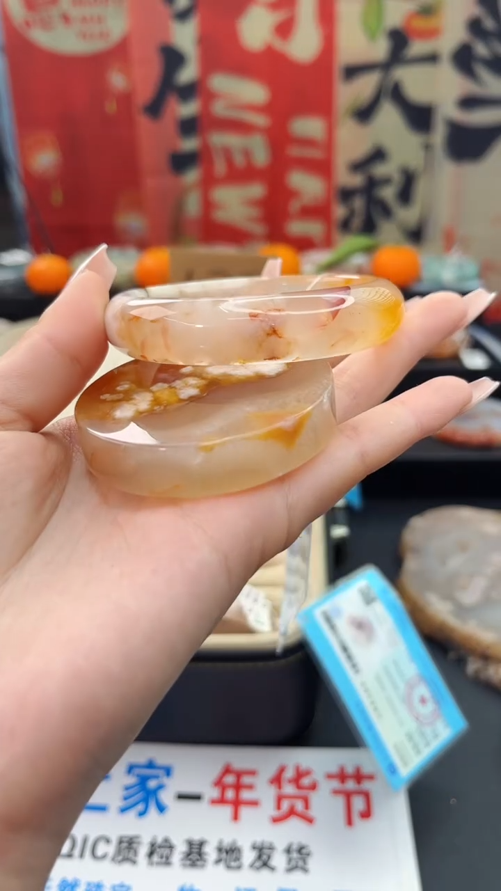 【闪购商品】石英质玉手镯未镶嵌赠送镯心（圈口）56