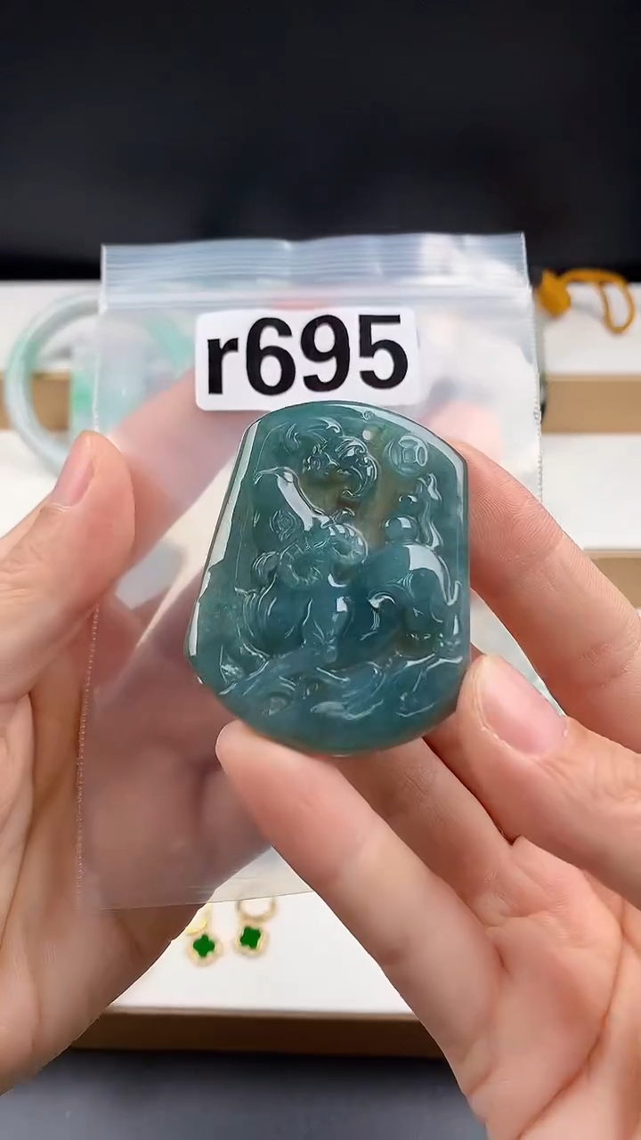 颈饰未镶嵌翡翠天然翡翠吊坠挂件