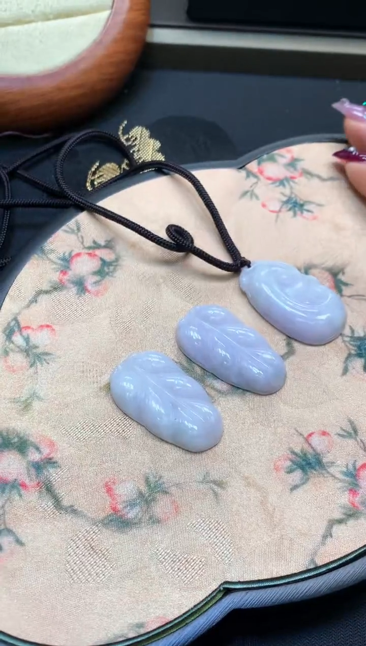 翡翠挂件未镶嵌多样性发其一