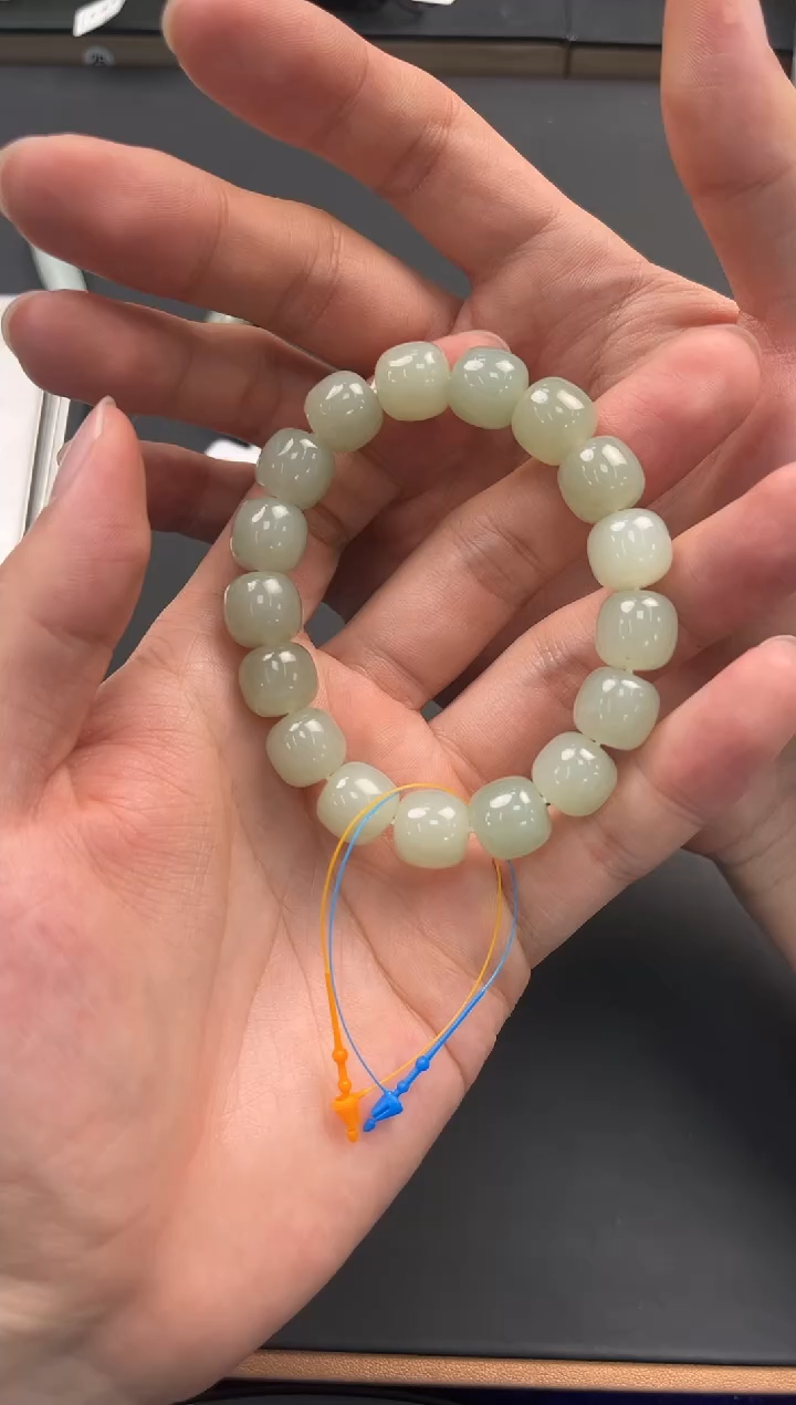 未镶嵌手串和田玉且末青白老型手串卡12微色差 纹