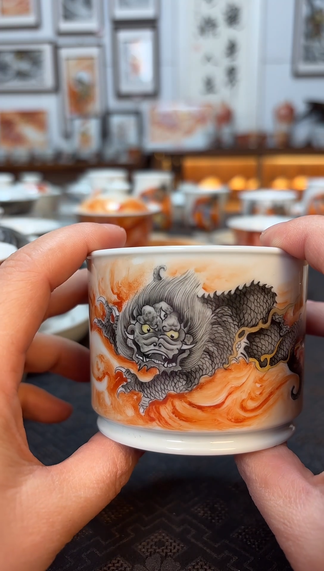 泛红墨彩金蟾化龙融天主人杯