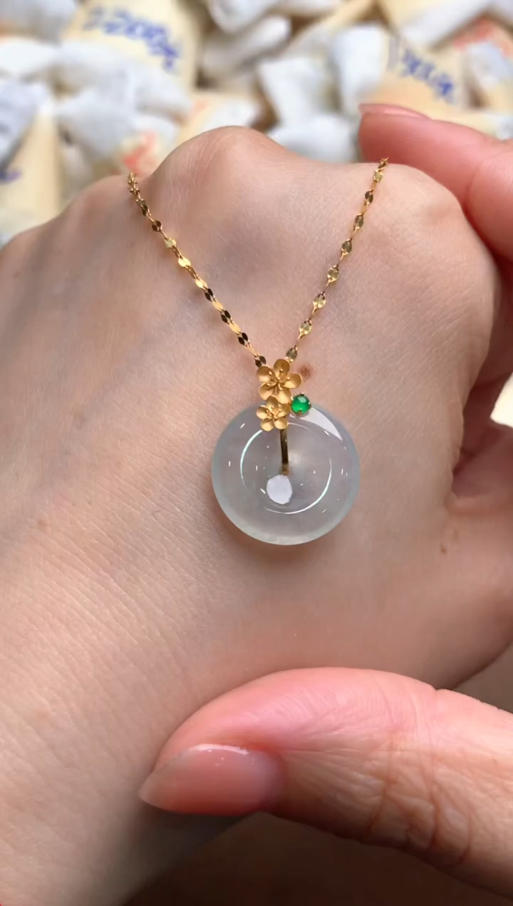 18K金镶嵌挂件翡翠一