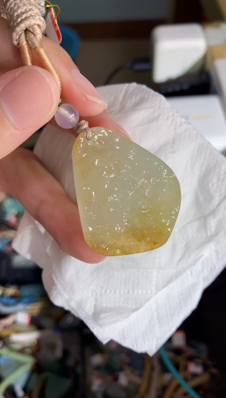 颈饰未镶嵌翡翠     