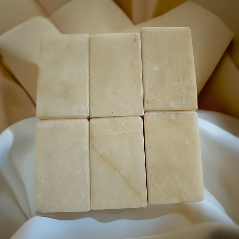 合031；南宁黄彩冻3*3*5cm左右【一盒10锭】微瑕不挑款