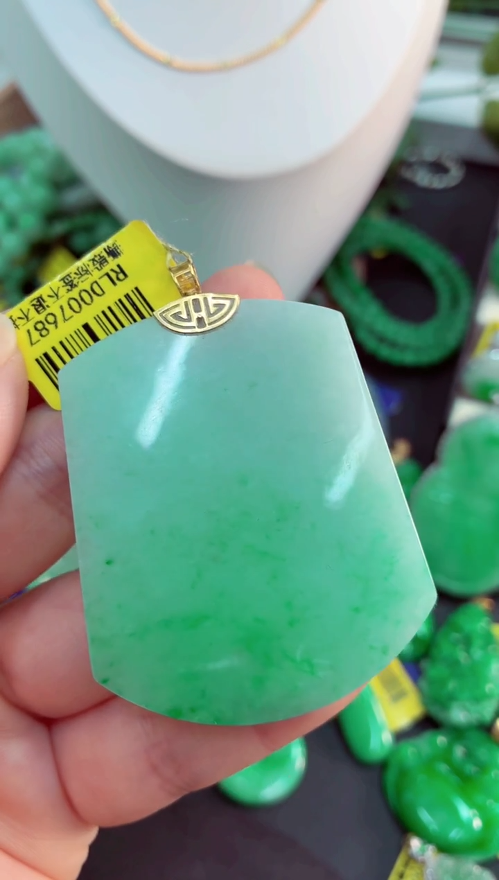 吊坠(不含链)18K金镶嵌翡翠挂件