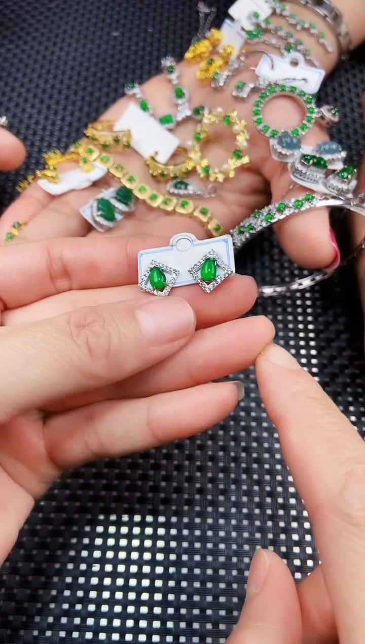 【闪购商品】翡翠耳饰未镶嵌11111111