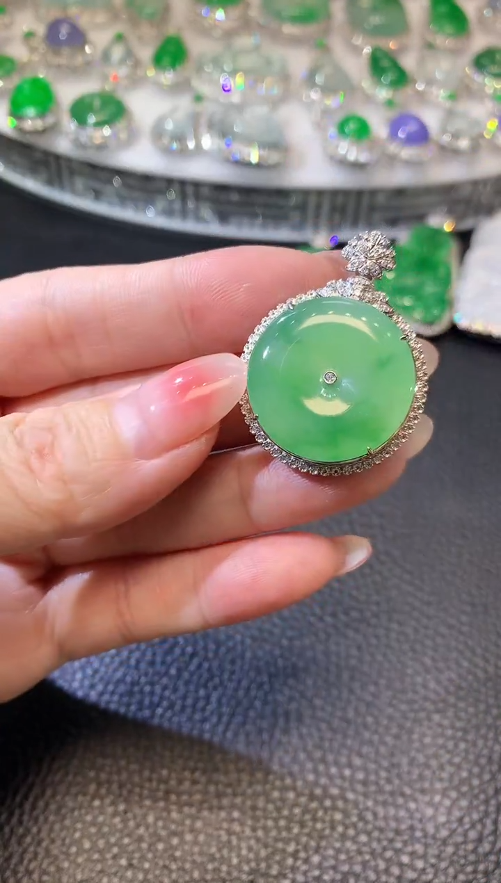 【闪购商品】翡翠吊坠(不含链)18K金镶嵌C50 翡翠