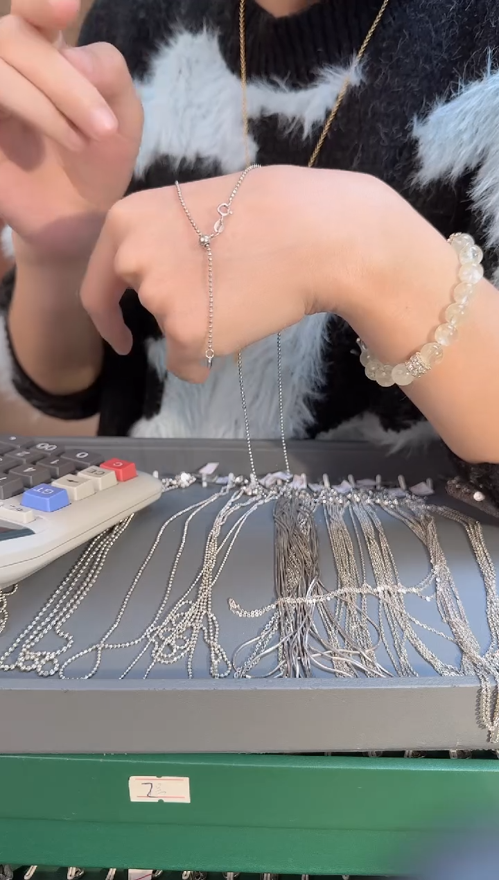 50长爱心抽拉白切面珠 3.45 （附带礼盒包装）