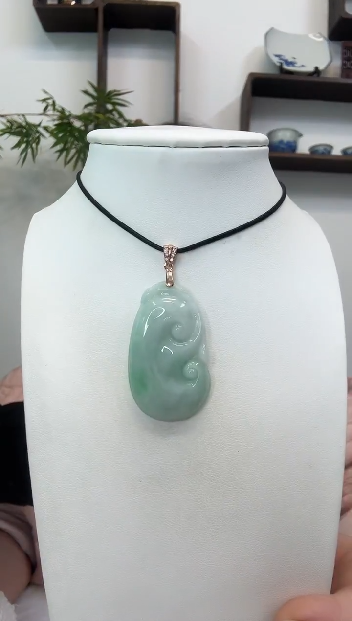 颈饰银S925镶嵌翡翠如意