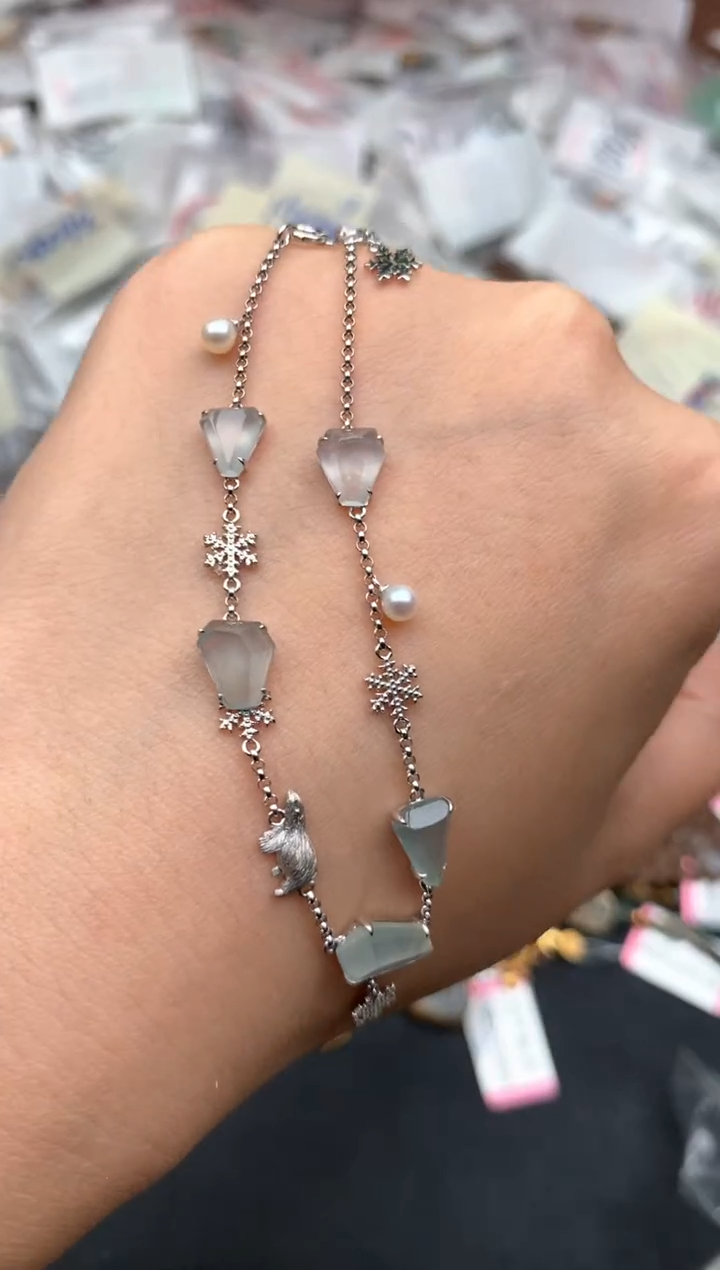 18K金镶嵌挂件翡翠一