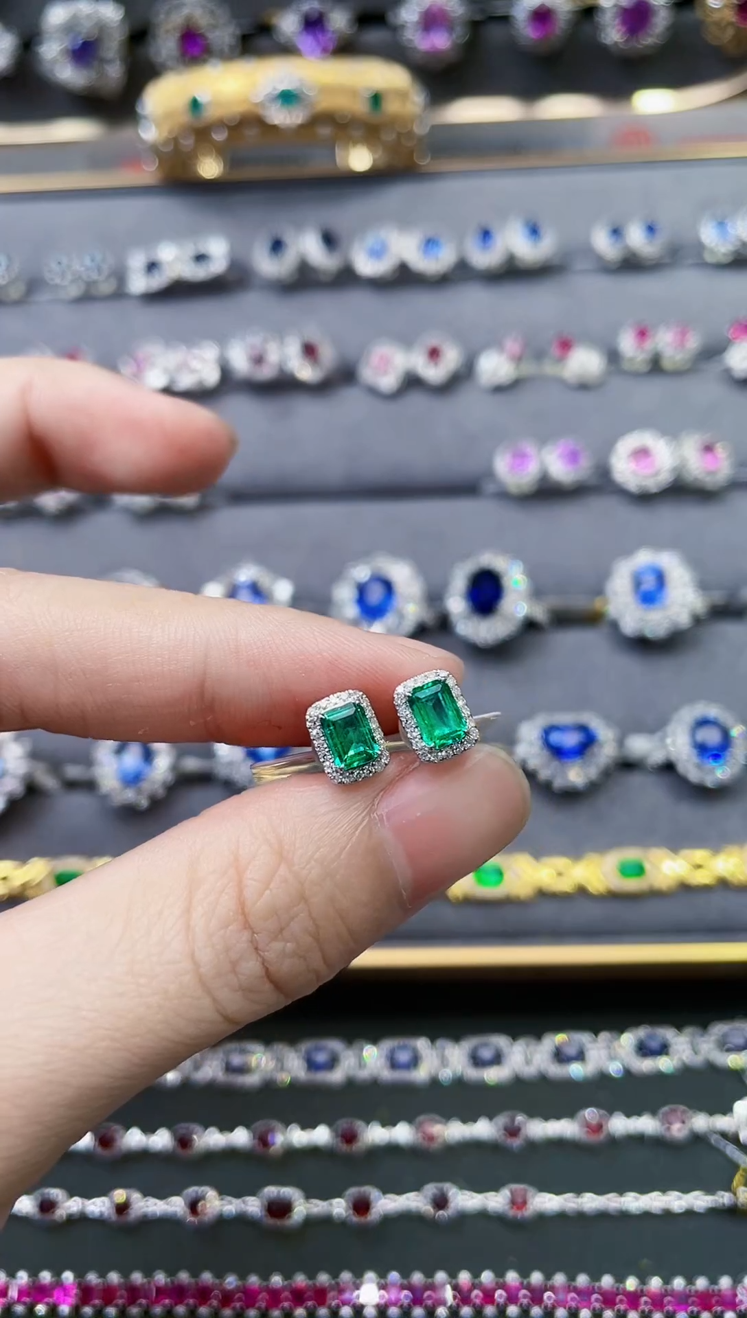 【闪购商品】祖母绿耳饰18K金镶嵌1