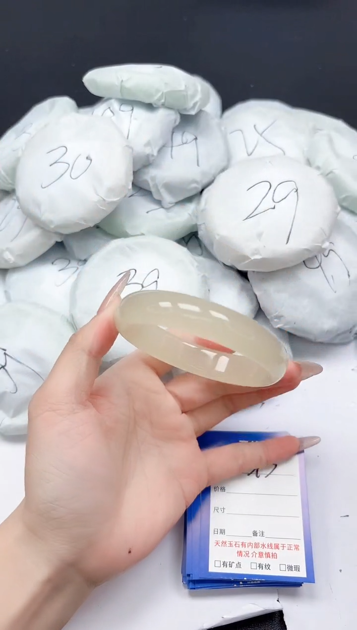 未镶嵌手镯石英质玉313/58