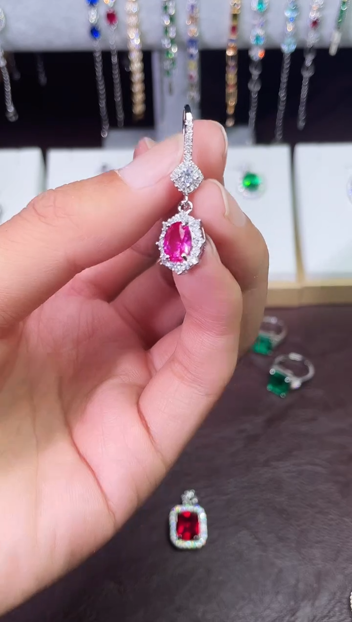 足铂镶嵌合成（培育）红宝石耳饰热粉耳坠