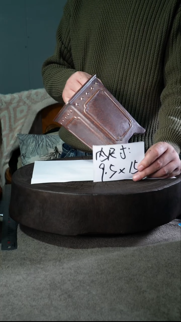 A宜兴紫砂小花盆