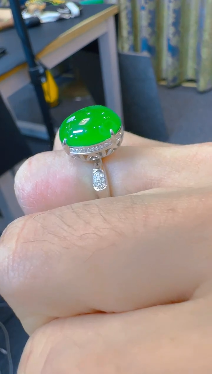 18K金镶嵌戒指翡翠天然A货翡翠