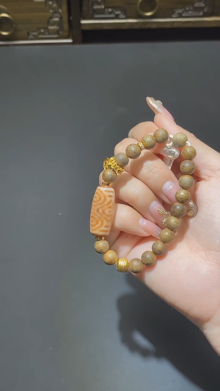 【闪购商品】玛瑙/玉髓手串未镶嵌金蟾l六手串