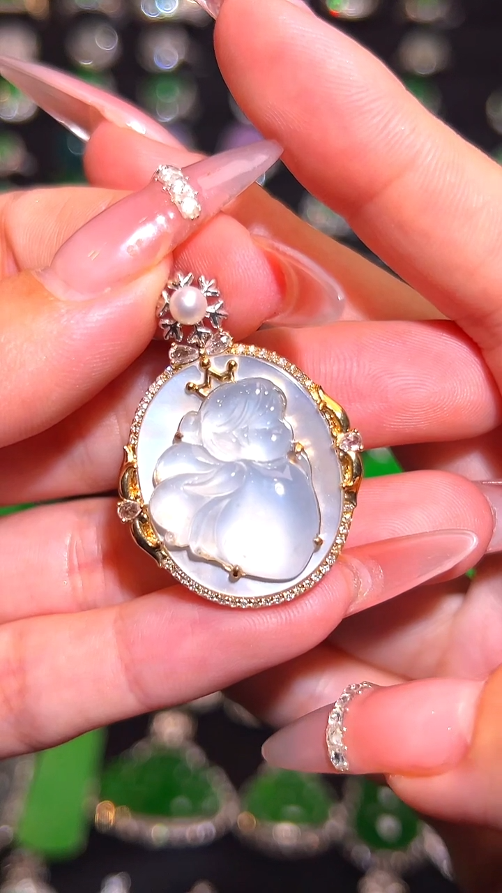 颈饰18K金镶嵌翡翠吊坠