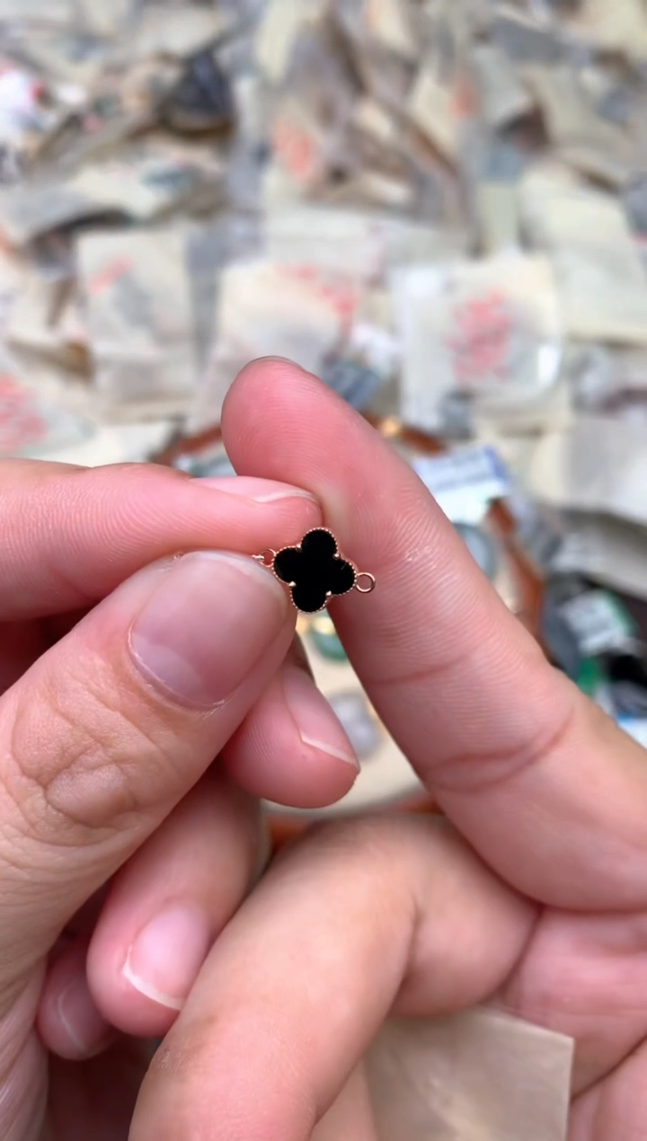 18K金镶嵌挂件翡翠   —