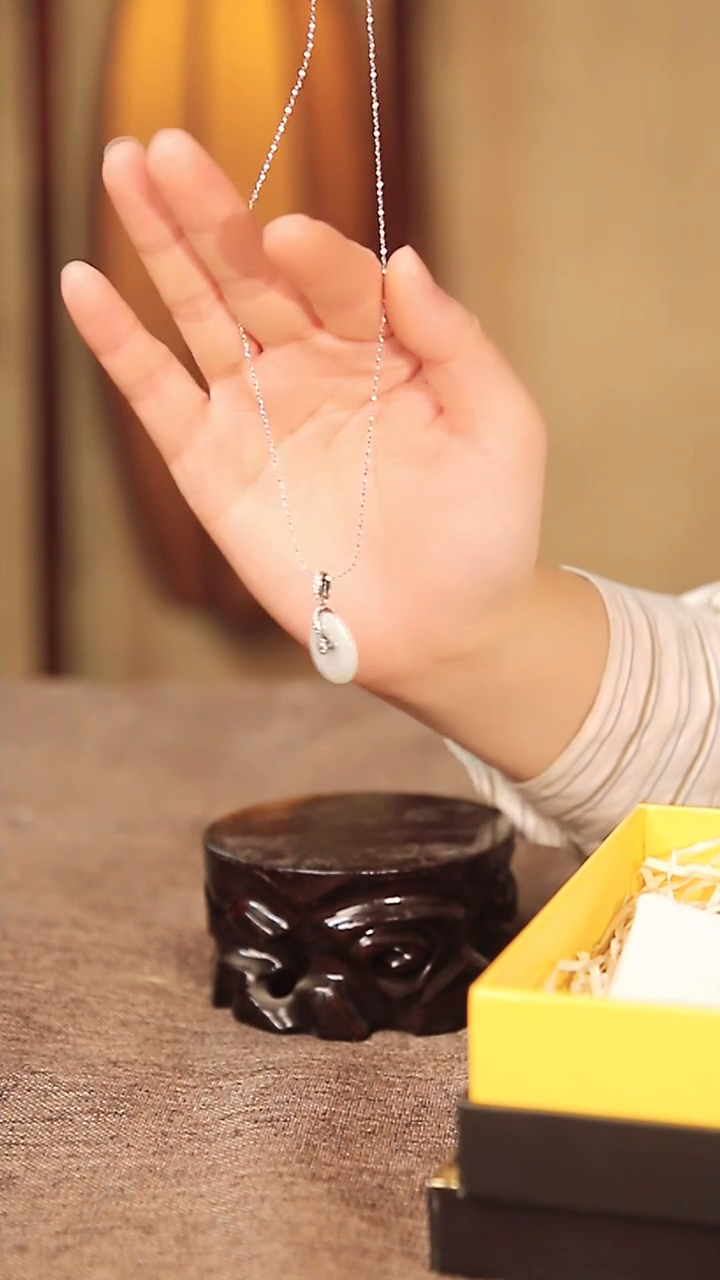 合香84：翡小翠平安扣项链